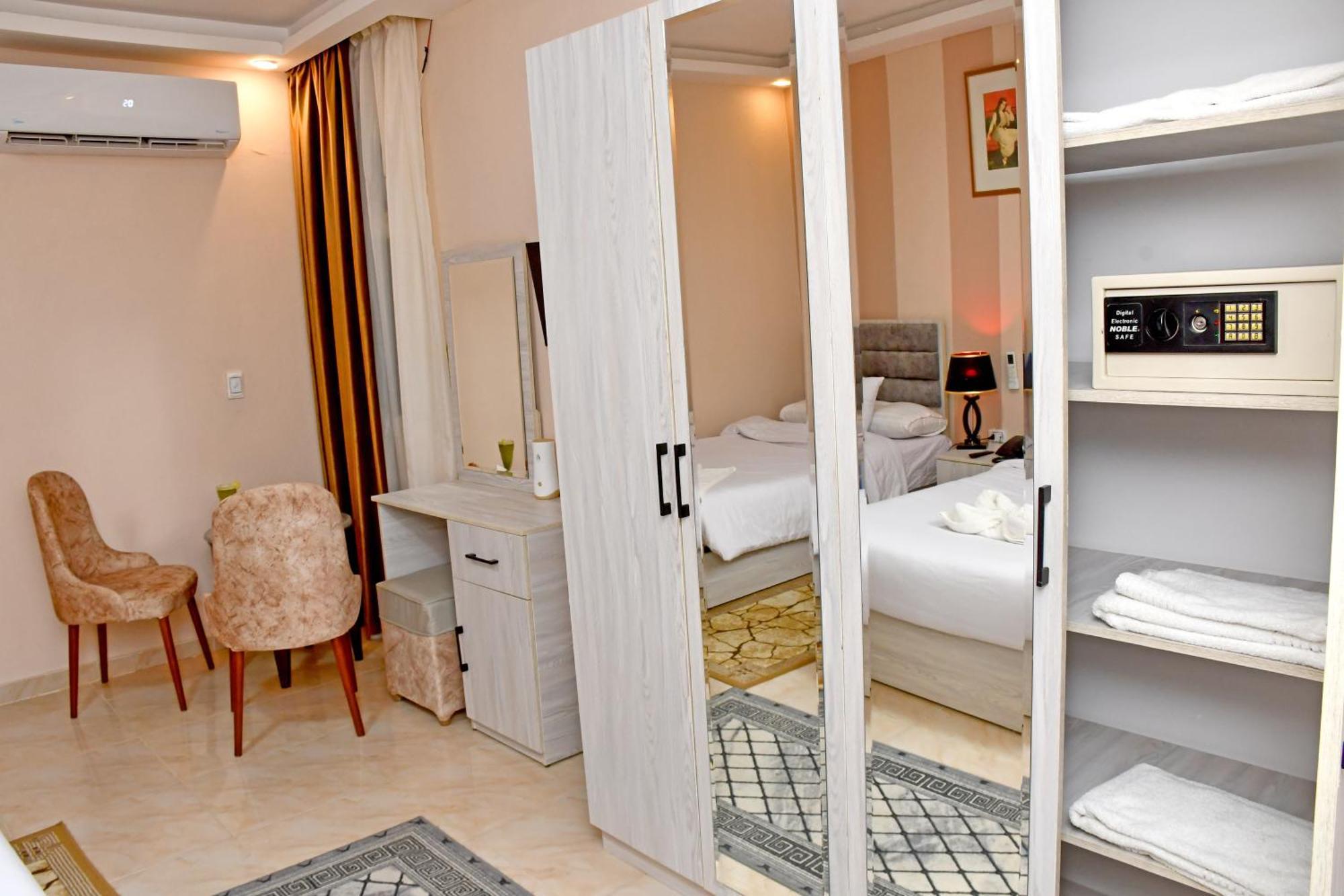 Nun Pyramids Hotel Kafret el-Gabal Eksteriør billede